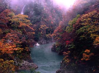 田沢湖町、抱返り渓谷の秋写真