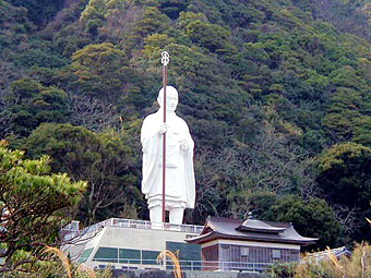 室戸岬の若き日の弘法大師像